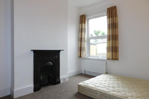 122b Oaklands Road, Hanwell, London, W7 2DX