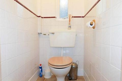 122b Oaklands Road, Hanwell, London, W7 2DX