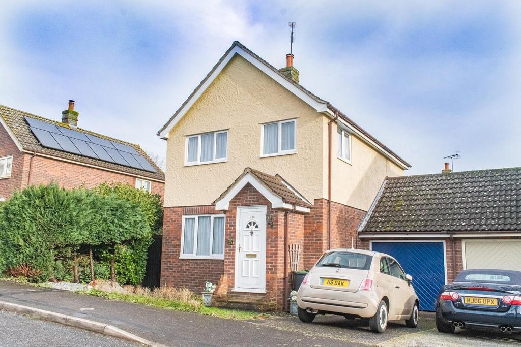Godfrey Way, Dunmow 3 bed detached house £350,000