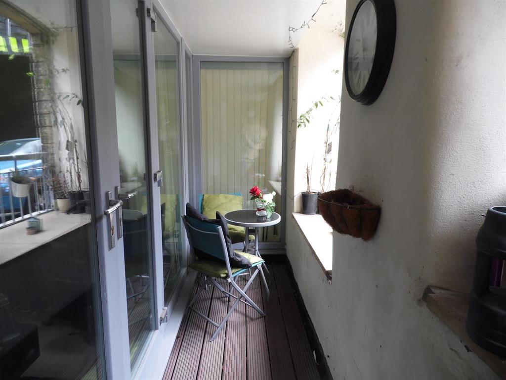 Valley Mill, Park Road, Elland 2 bed apartment £490 pcm (£113 pw)