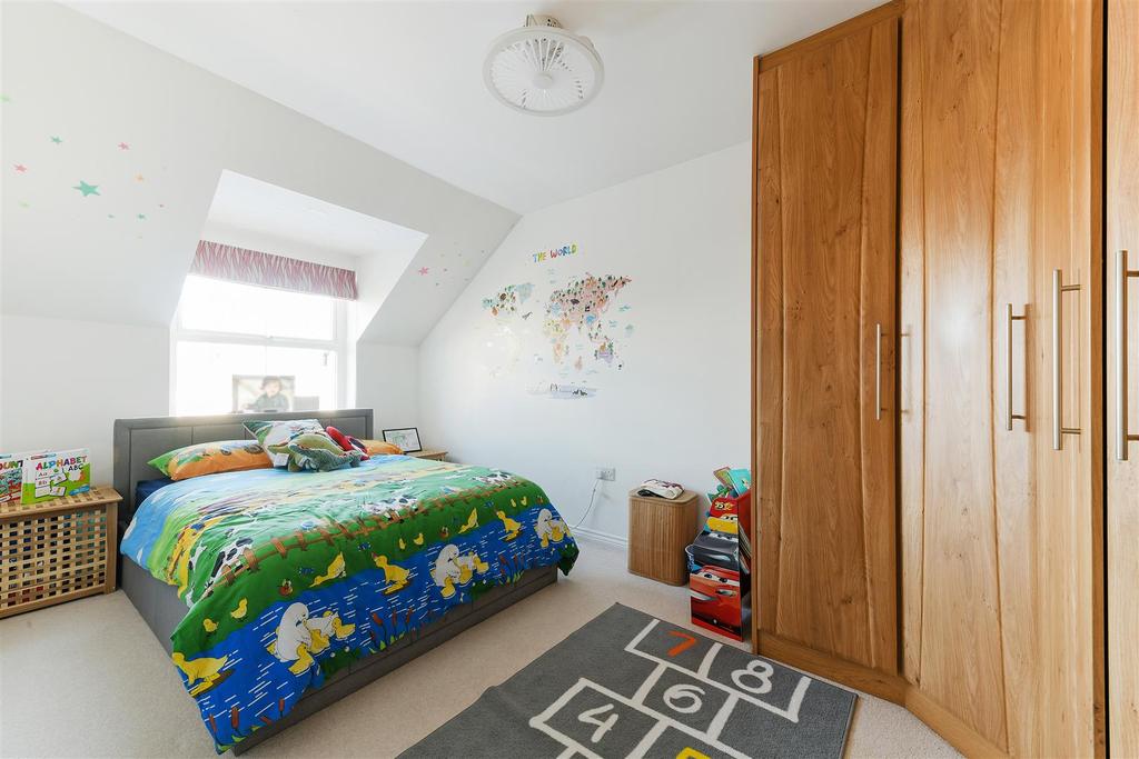 14 Greenacres, Lower Kingswood16.jpg