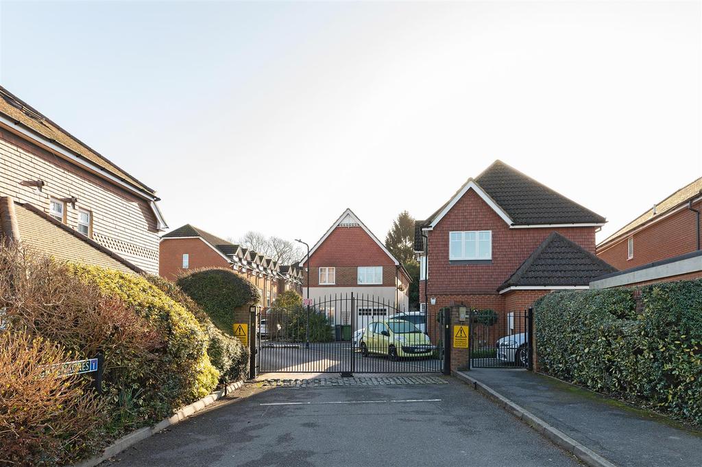 14 Greenacres..jpg