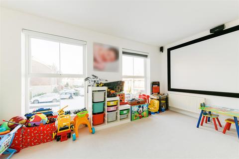14 Greenacres, Lower Kingswood, Tadworth, KT20 7EL