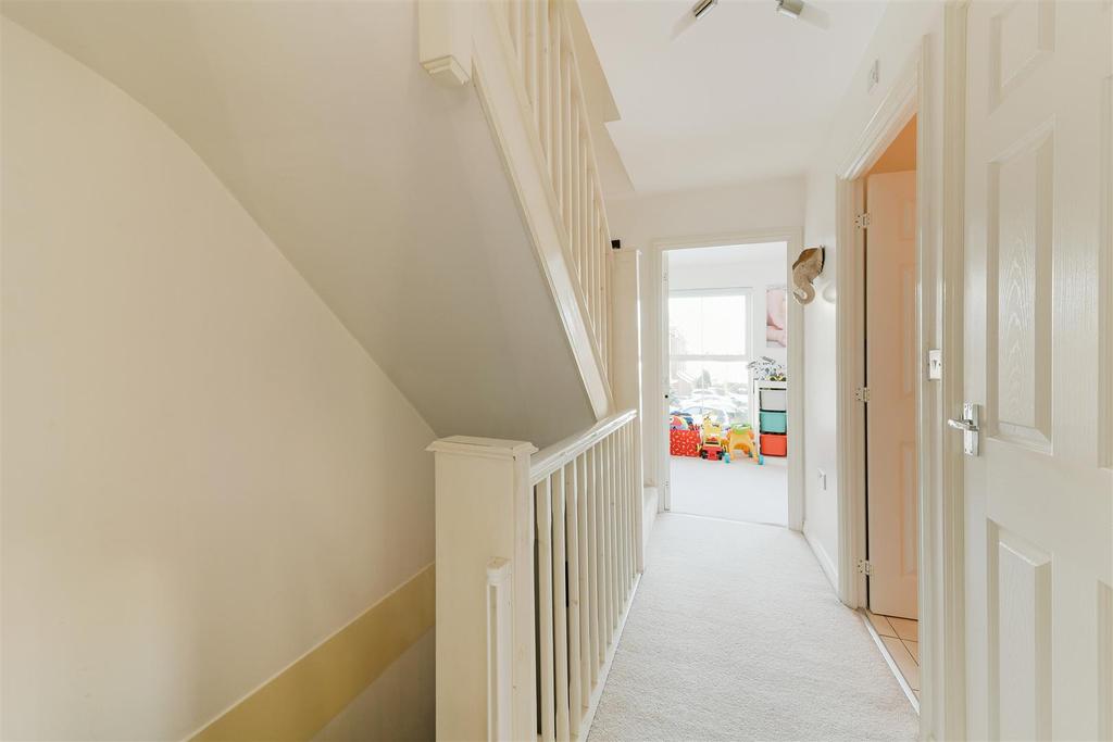 14 Greenacres, Lower Kingswood18.jpg