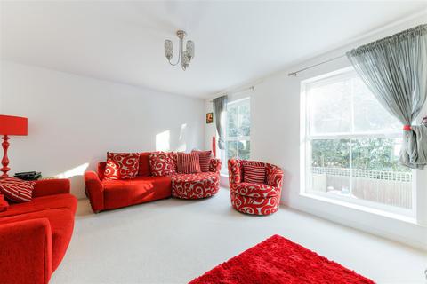 14 Greenacres, Lower Kingswood, Tadworth, KT20 7EL