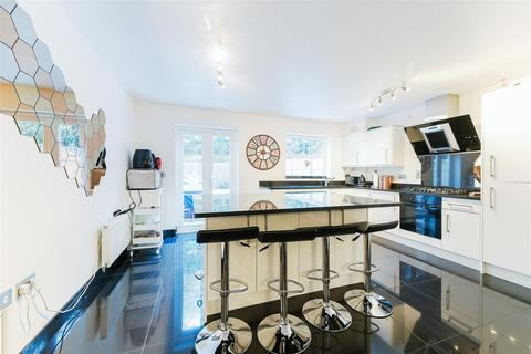 14 Greenacres, Lower Kingswood, Tadworth, KT20 7EL