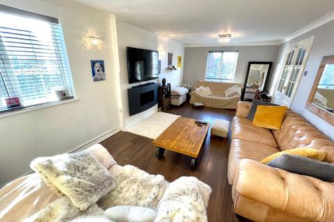 2 Home Close, Grange Park, Northampton, NN4 5BL