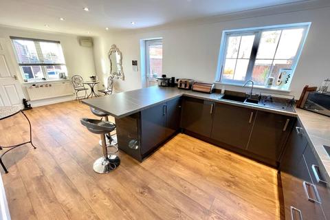 2 Home Close, Grange Park, Northampton, NN4 5BL