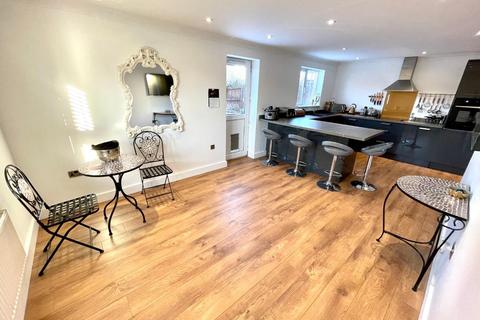 2 Home Close, Grange Park, Northampton, NN4 5BL