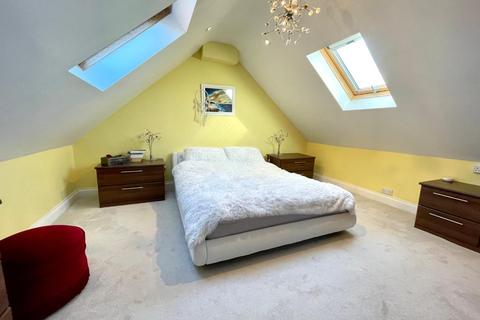 2 Home Close, Grange Park, Northampton, NN4 5BL