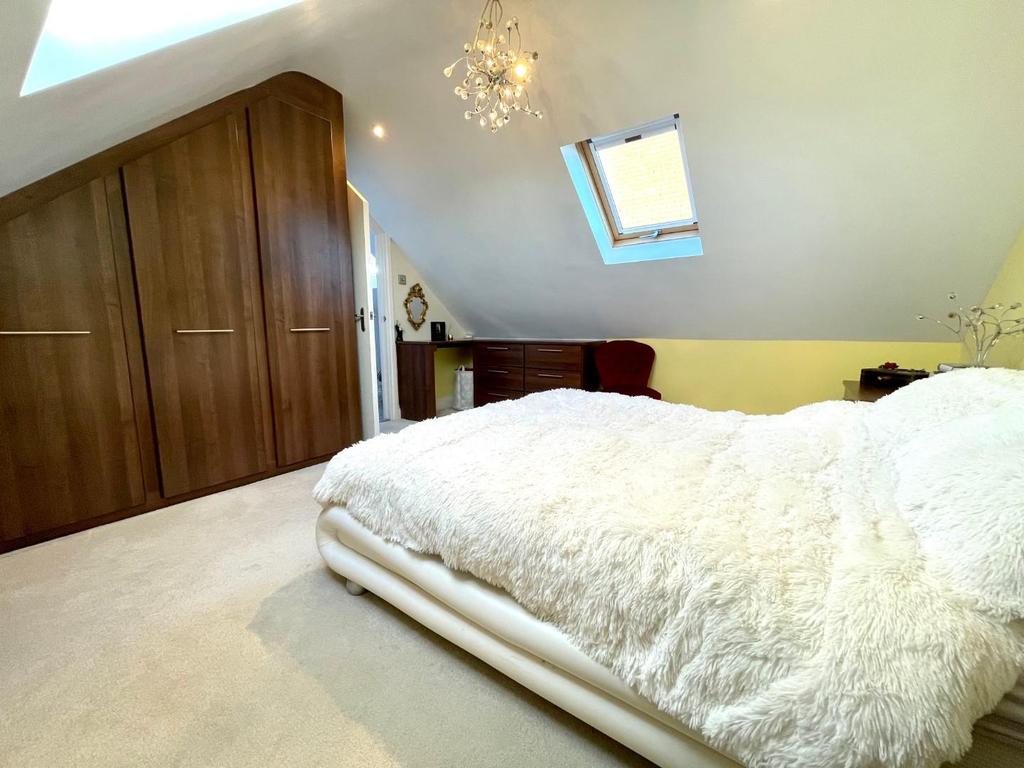 Bed 2.jpg