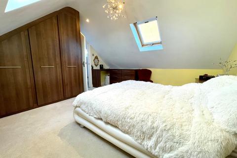 2 Home Close, Grange Park, Northampton, NN4 5BL