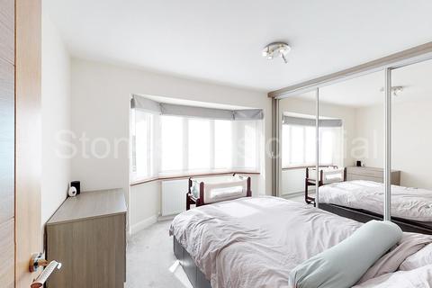 46 Buckingham Gardens, Edgware, HA8 6NB