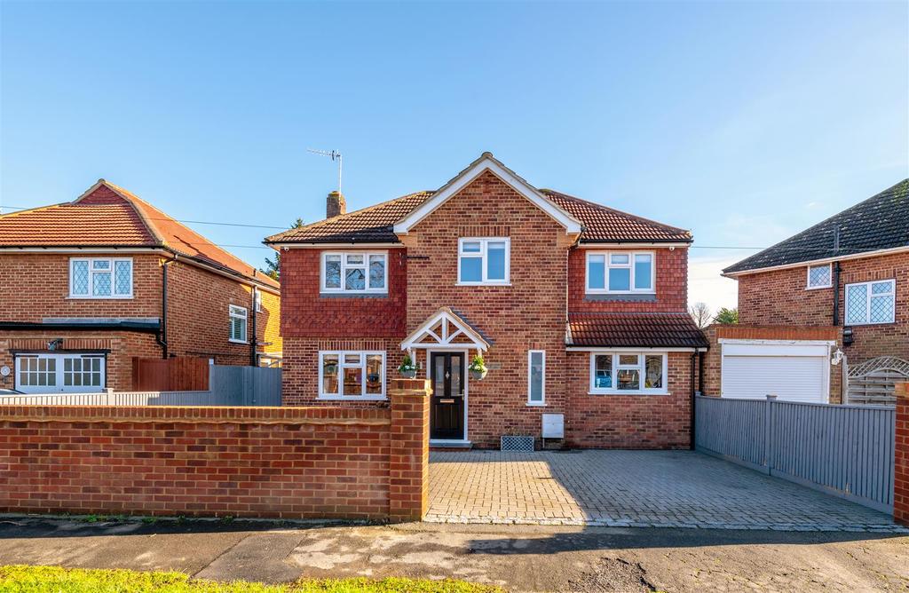 Sangers Drive, Horley 4 bed detached house £599,950
