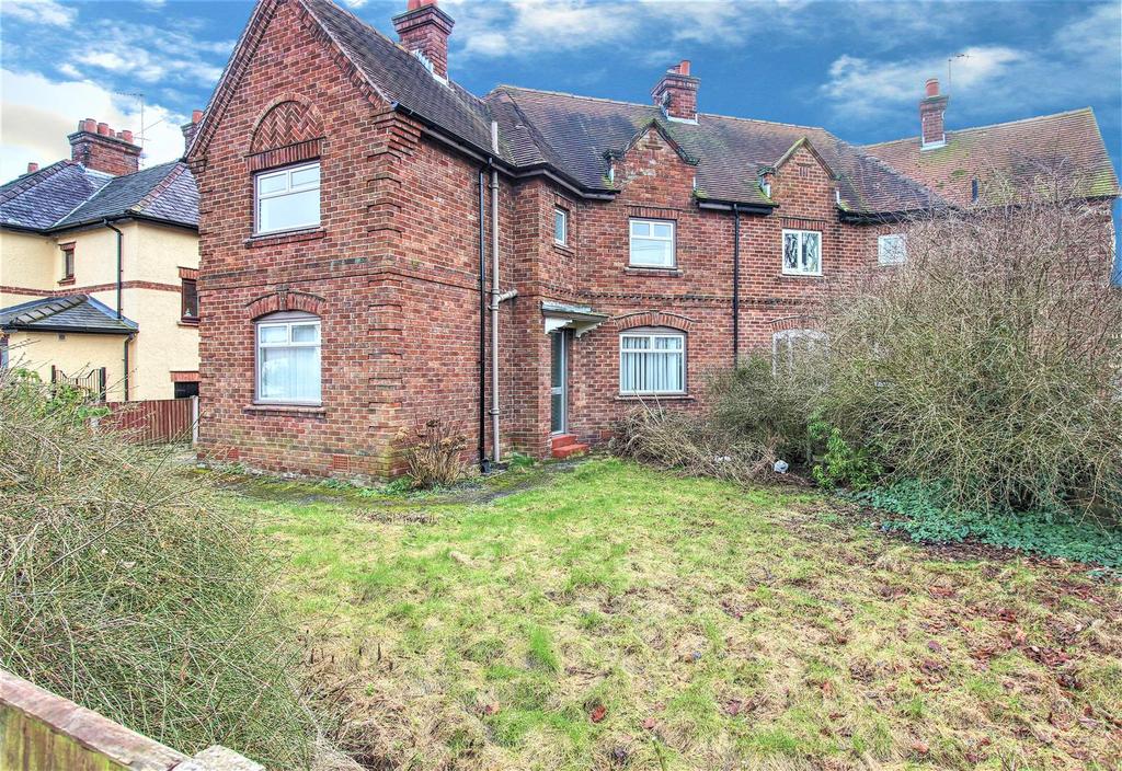 Watling Crescent, Handbridge, Chester 3 bed semidetached house £230,000