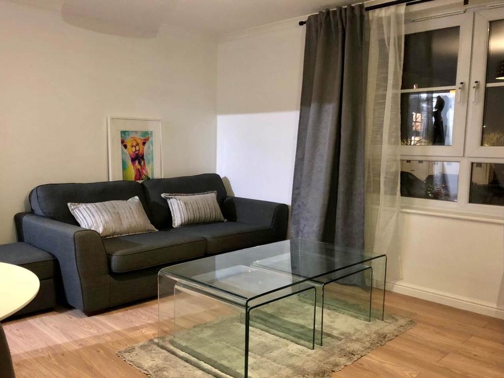 Inglis Green Gait, Longstone, Edinburgh 2 bed flat £825 pcm (£190 pw)