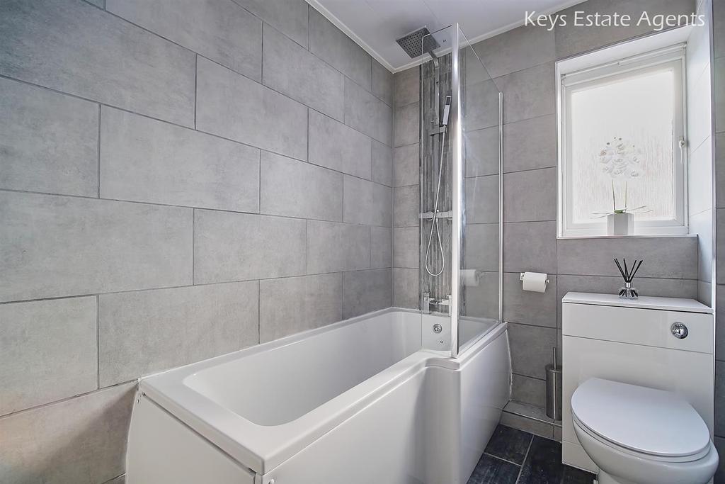 Bathroom Ang2.jpg