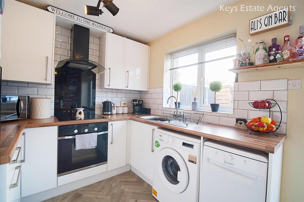 Kitchen Ang3.jpg