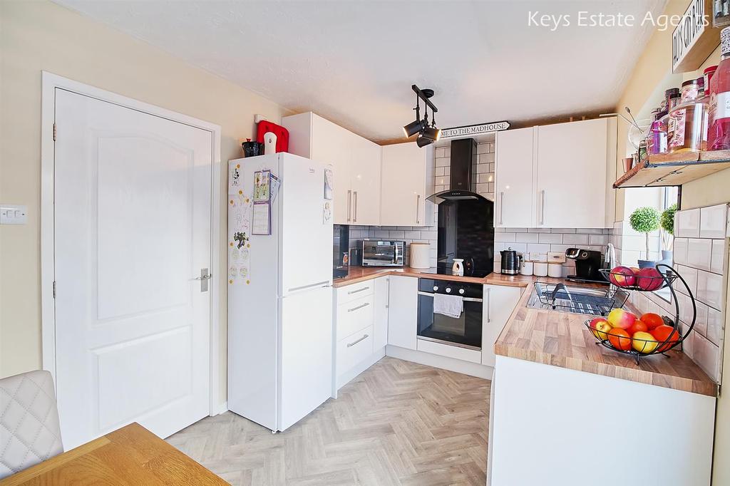 Kitchen Ang2.jpg