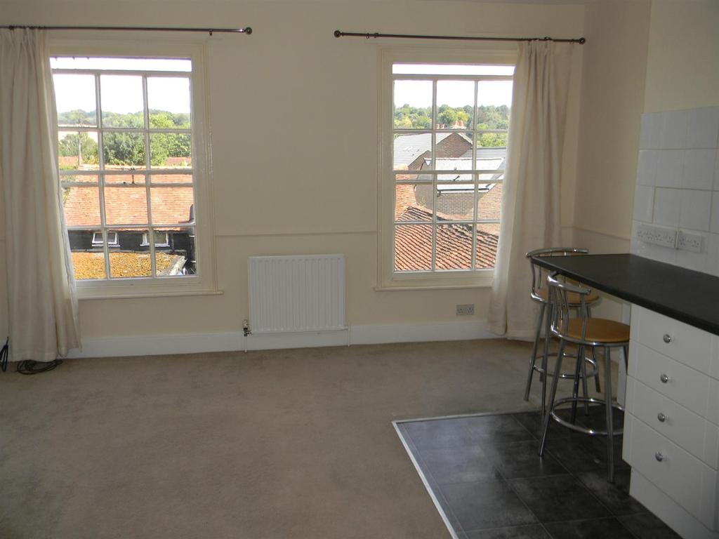 High Street Northchurch Berkhamsted 1 bed apartment £750 pcm (£173 pw)