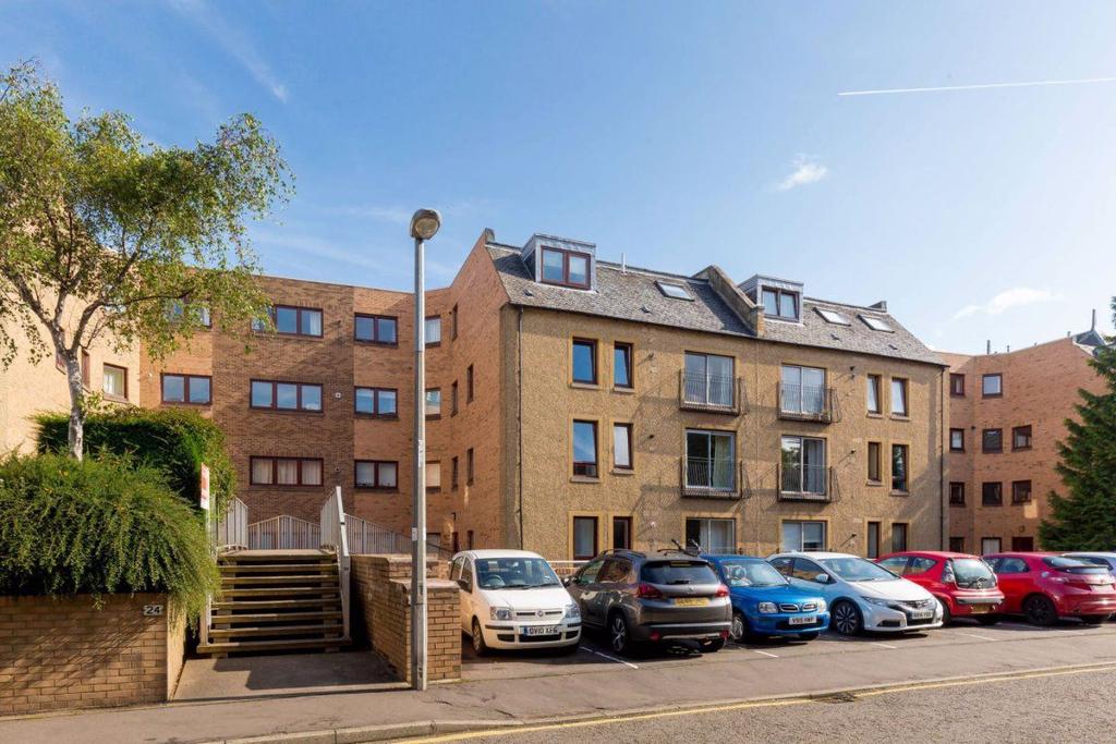 EAST PARKSIDE, Edinburgh 2 bed flat £760 pcm (£175 pw)
