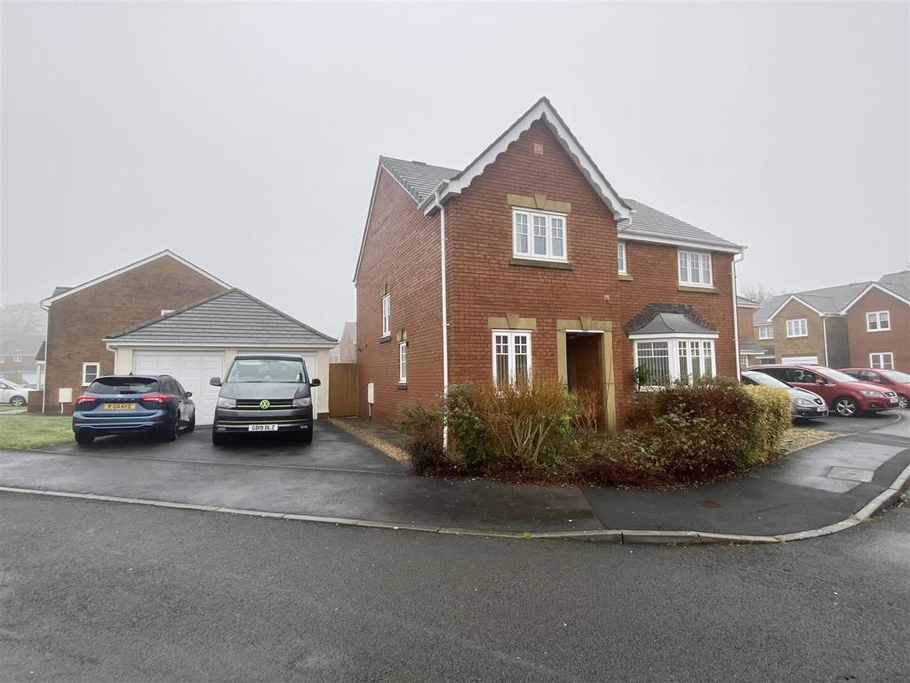 Bryn Dreinog, Capel Hendre, Ammanford 4 bed detached house £245,000