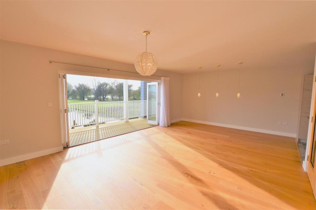 Waters Edge, Wansford, Peterborough 4 bed detached house £2,850 pcm