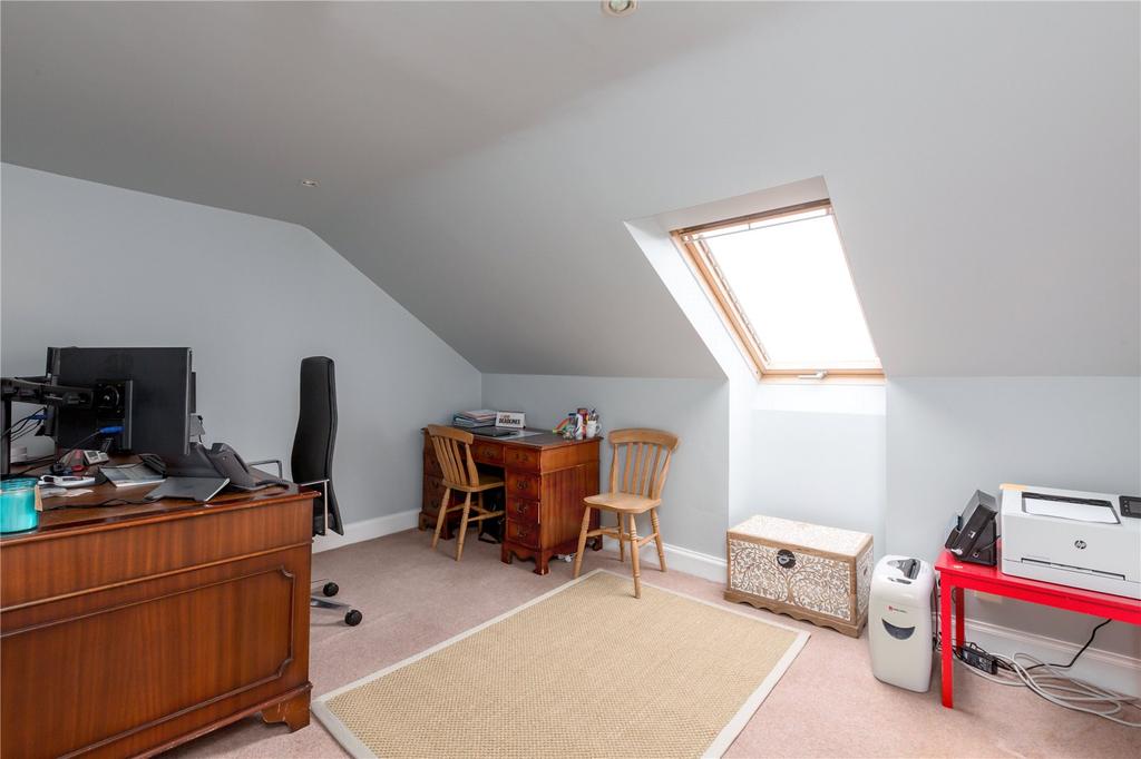 Bedroom 5 / Office
