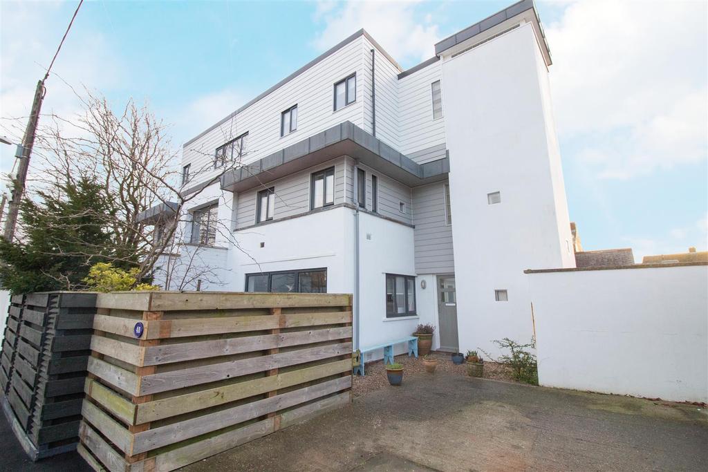 The Hawthorns, East Boldon 3 bed townhouse £329,000