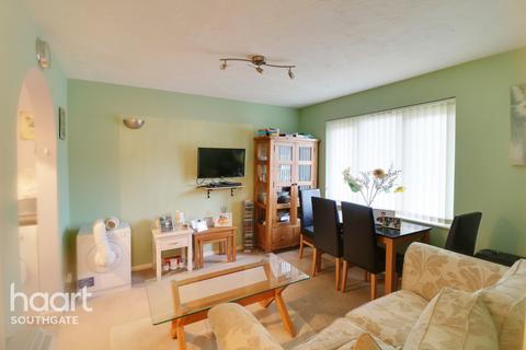 31 Bornedene, Potters Bar, EN6 3EL