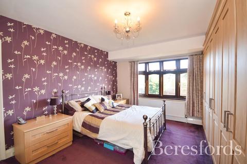 19 Repton Drive, Romford, RM2 5LP