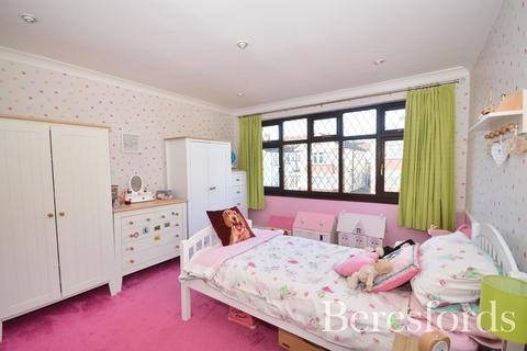 19 Repton Drive, Romford, RM2 5LP