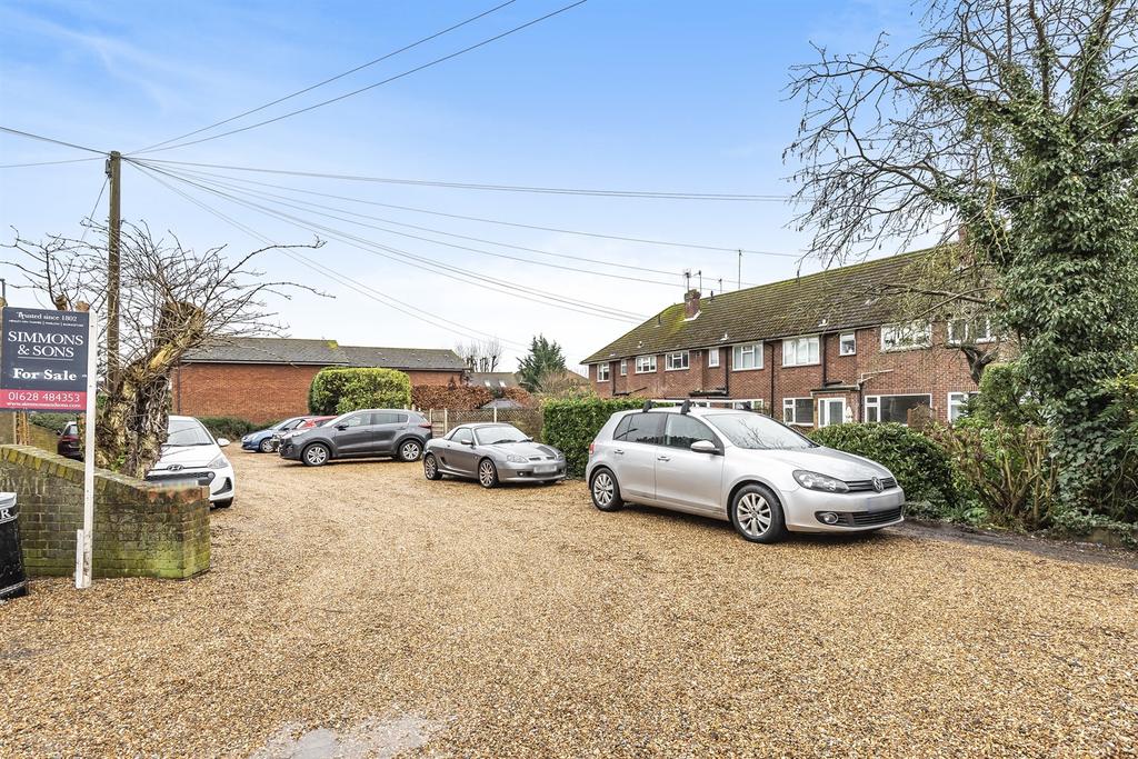 Little Boltons, Marlow 2 bed maisonette - £325,000