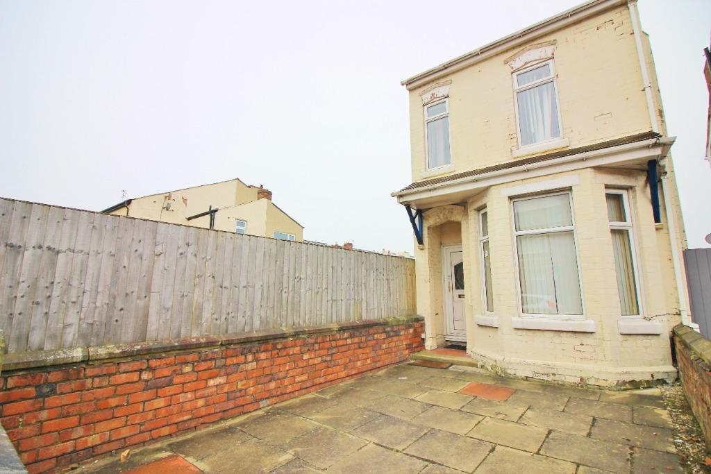 Matlock Road, Birkdale, Southport, PR8 3 bed detached house £125,000