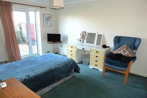 2 Bowers Close, Riseley, Bedford, MK44 1DP