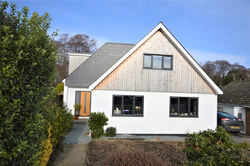 Cowley Road, Lymington, Hampshire, SO41 4 bed bungalow £675,000