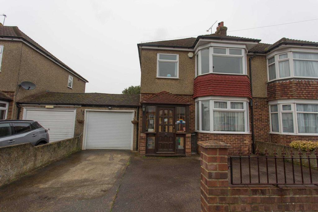 Beresford Avenue, Rochester 3 bed semidetached house £375,000