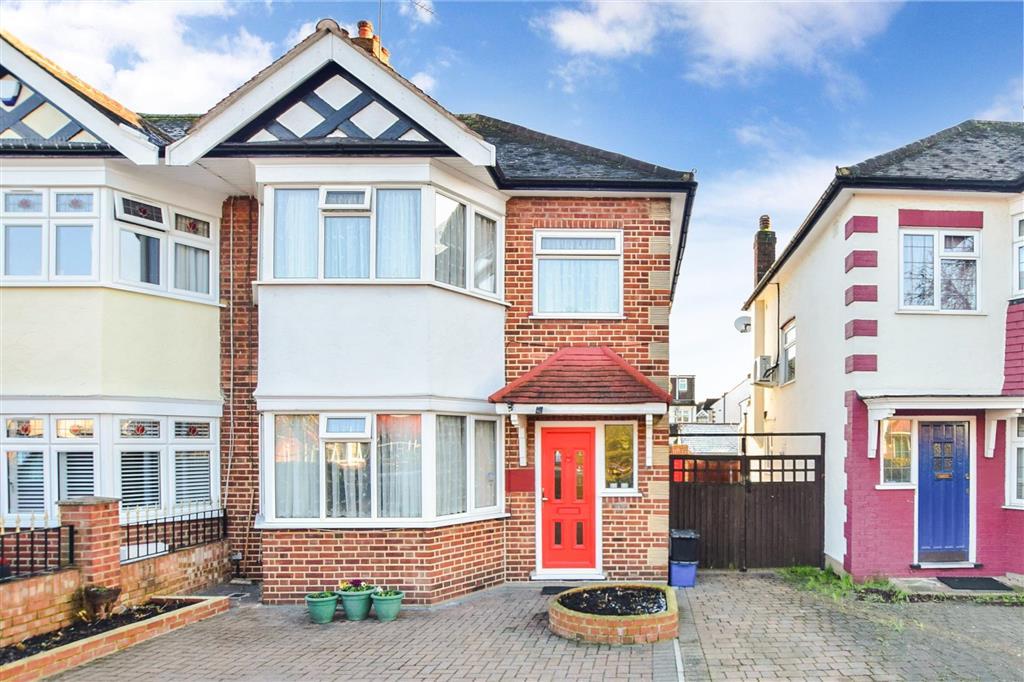 Elmcroft Avenue, Wanstead 3 bed semidetached house £800,000