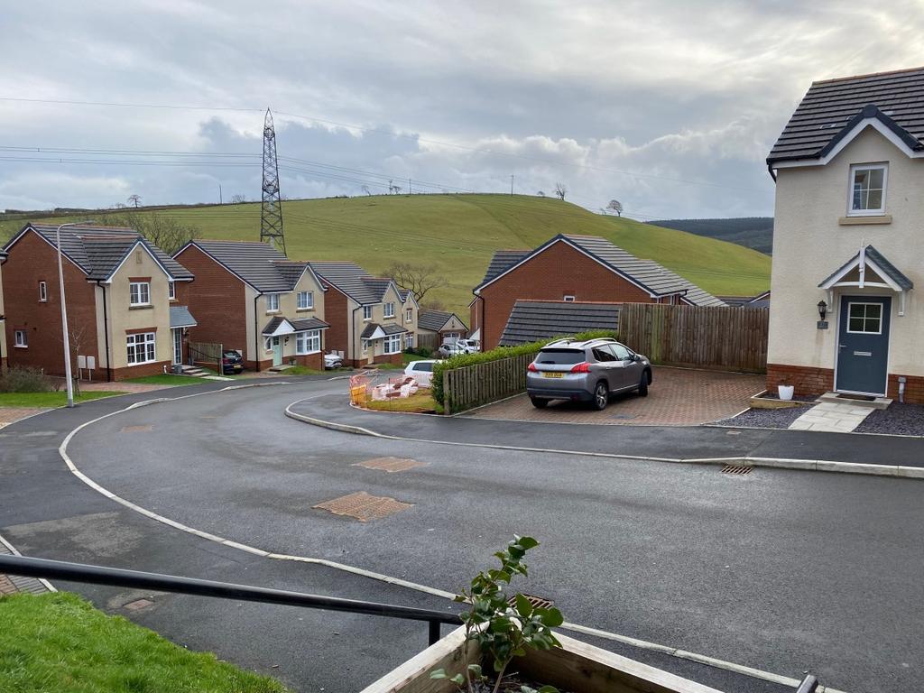 Coedely Tonyrefail 3 bed semidetached house £215,000