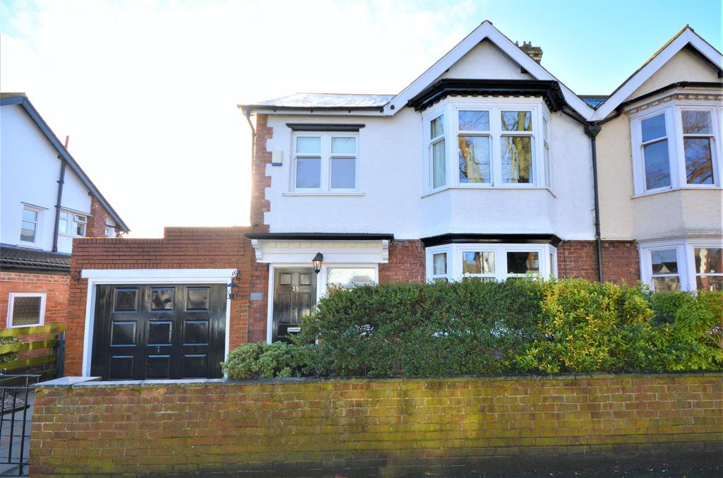 Newlands Avenue, Auckland, DL14 6AJ 3 bed semidetached house £160,000