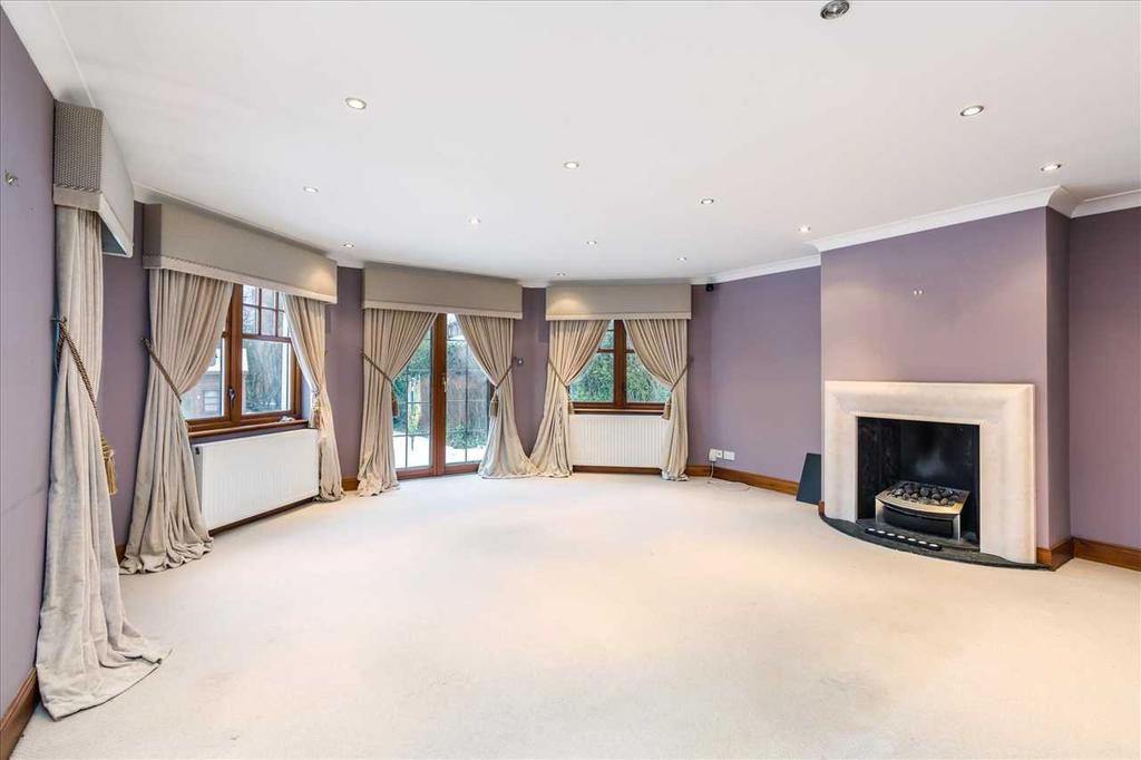 Avondale Avenue, Avondale, EAST... 5 bed detached house £469,000