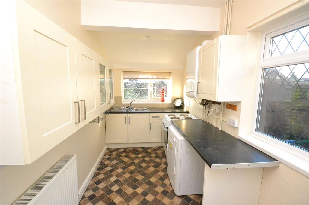 Carlton Road, Grimsby, N E Lincolnshire, DN34 3 bed semidetached house