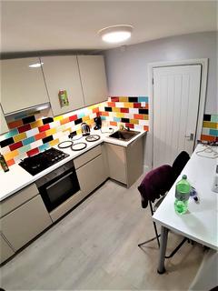 2 bedroom flat to rent, PLATT LANE, RUSHOLME, Manchester M14 5WH