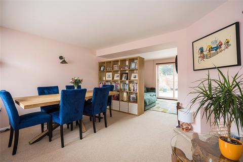 100 Cotmore Close, Thame, OX9 3NE