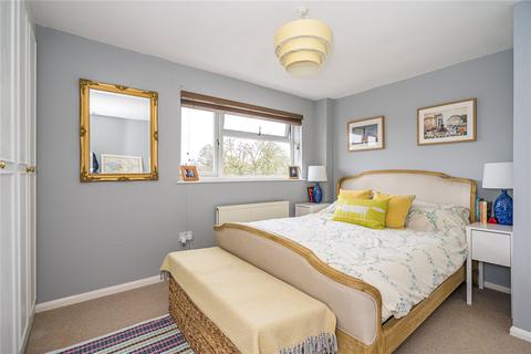 100 Cotmore Close, Thame, OX9 3NE