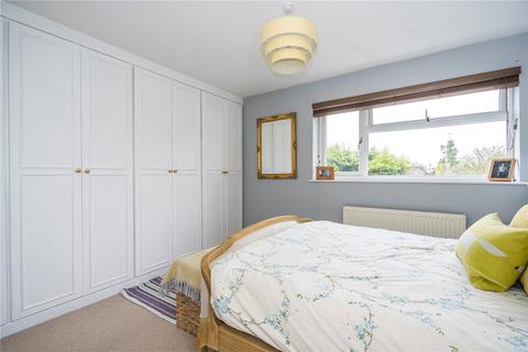 100 Cotmore Close, Thame, OX9 3NE