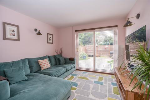 100 Cotmore Close, Thame, OX9 3NE