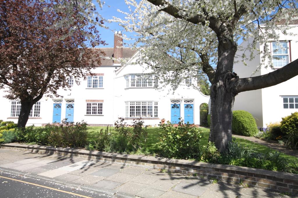 Lock Chase Blackheath SE3 2 bed £2,100 pcm (£485 pw)