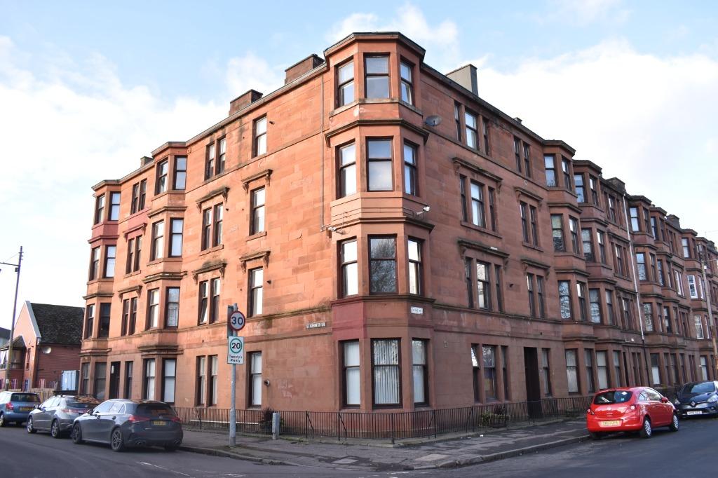 St Kenneth Drive, Flat 0/2, Govan, Glasgow, G51 4QD 2 bed flat - £79,000