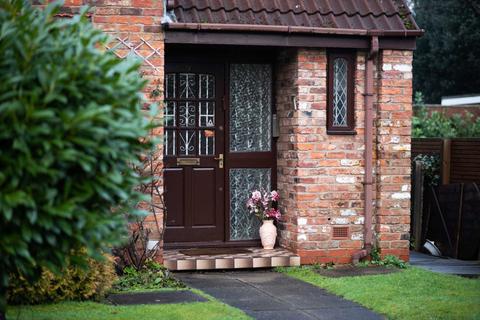 9 Cadogan Place, Salford, M7 4LQ